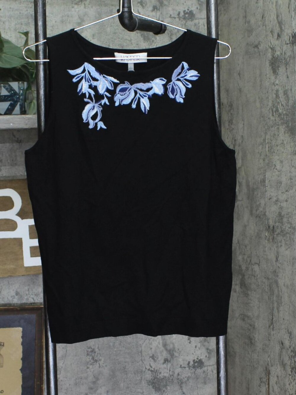 Kasper Red Sleeveless Knit Embroidered Top 10924833 Black Multi L Sz L